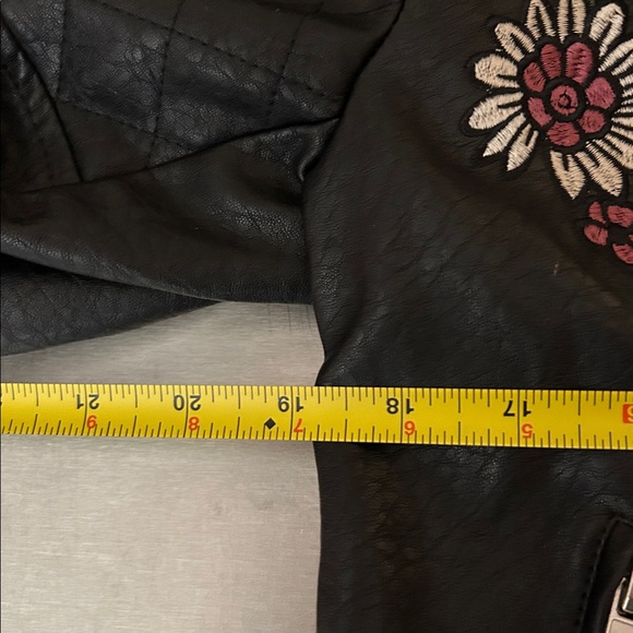 BB Dakota floral embroidered faux leather Moto style jacket, size large - Picture 9 of 11